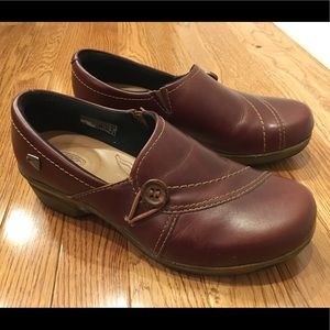 Keen Mora Mid-button Clogs